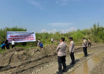 Aktivitas penambangan galian C dengan menggunakan alat berat di Desa Lamuk, Kabupaten Purbalingga, memicu polemik di tengah masyarakat. Sejumlah warga dan Badan Permusyawaratan Desa (BPD) menyuarakan kekhawatiran atas dampak lingkungan dan sosial yang ditimbulkan.