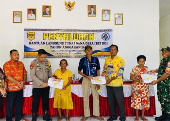 Babinsa Koramil 1016-03/Sepang Kodim 1016 Palangka Raya Sertu Arianto melaksanakan pendampingan Penyaluran Bantuan Langsung Tunai Dana Desa (BLT- DD) Tahun Anggaran 2025, dilaksanakan di Kantor Desa Tampelas, Kecamatan Sepang, Kabupaten Gunung Mas, Rabu (04/06/2025).