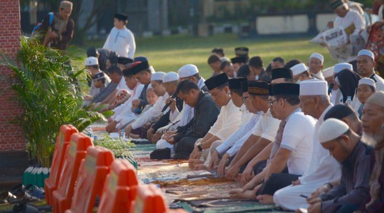 Polda Kalimantan Tengah (Kalteng) menggelar Salat Id berjamaah di Lapangan Barigas, Mapolda setempat Jl. Tjilik Riwut Km 1, Kota Palangka Raya, Jumat (6/6/2026) pagi.