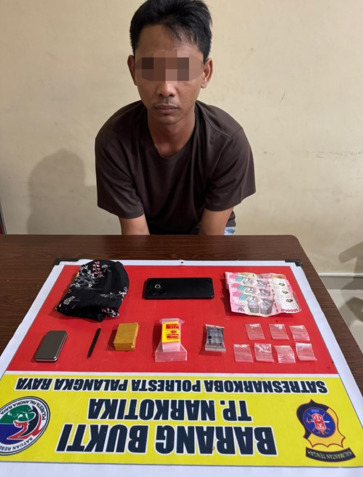 seorang pemuda berinisial S (26) yang sesuai alamat KTP merupakan warga Jalan Pantai Cemara Labat, Kota Palangka Raya.