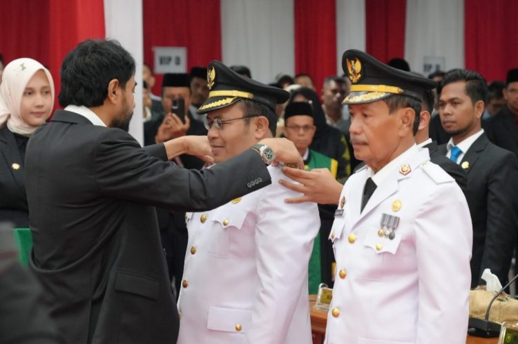 Gubernur Aceh Muzakir Manaf secara resmi melantik Zulkifli H. Adam dan Suradji Junus sebagai Wali Kota dan Wakil Wali Kota Sabang Periode 2025-2030, dalam Rapat Sidang Paripurna Istimewa DPRK Sabang, pada Sabtu (14/6/2025).