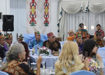 Kepala Bidang Hubungan Masyarakat (Kabidhumas) Polda Kalimantan Tengah (Kalteng), Kombes Pol Erlan Munaji, mewakili Kapolda Irjen Pol Iwan Kurniawan, menghadiri kegiatan silaturahmi dan ramah tamah yang diselenggarakan oleh Gubernur Kalteng, H. Agustiar Sabran, bersama delegasi dari Turki. Minggu 15/6/2025.
