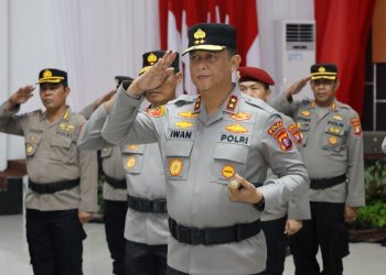Upacara diikuti Kapolda Irjen Pol Iwan Kurniawan, Wakapolda Brigjen Pol Dr. Rakhmad Setyadi, serta para pejabat utama Polda Kalteng di Gedung Graha Bhayangkara, Mapolda Kalteng.