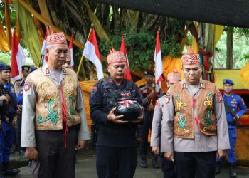 Polda Kalimantan Tengah (Kalteng) melaksanakan tradisi pengambilan air suci, yang berlangsung di Telaga Bawin Kameluh, Kecamatan Bukit Batu, Kabupaten Katingan, Kamis (19/6/2025) sore.