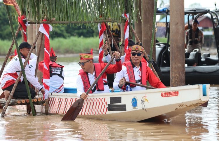 Kegiatan ini dilaksanakan di bawah kawasan Jembatan Sungai Kahayan, Jalan S. Parman, Kota Palangka Raya, dan diikuti sebanyak 53 tim, dari satuan kerja di Polda Kalteng dan jajaran serta masyarakat umum, Jumat (20/06/2025).