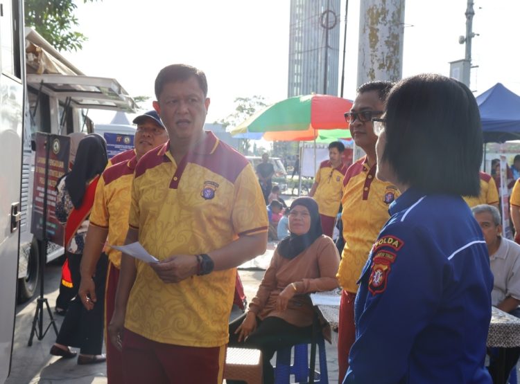 Kepolisian Daerah Kalimantan Tengah (Polda Kalteng) menggelar berbagai layanan kepolisian dan bakti kesehatan secara gratis kepada masyarakat, bertepatan dengan kegiatan Car Free Day di kawasan Bundaran Besar, Kota Palangka Raya, Minggu pagi (22/6/2025).