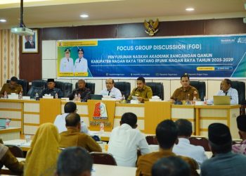FGD tersebut dibuka secara resmi oleh Bupati Nagan Raya, Dr. Teuku Raja Keumangan, S.H., M.H., yang diwakili oleh Kepala Bappeda, Rahmattullah, S.STP., M.Si. yang berlangsung di Aula Bappeda, Kompleks Perkantoran Suka Makmue, Senin (23/6/2025).