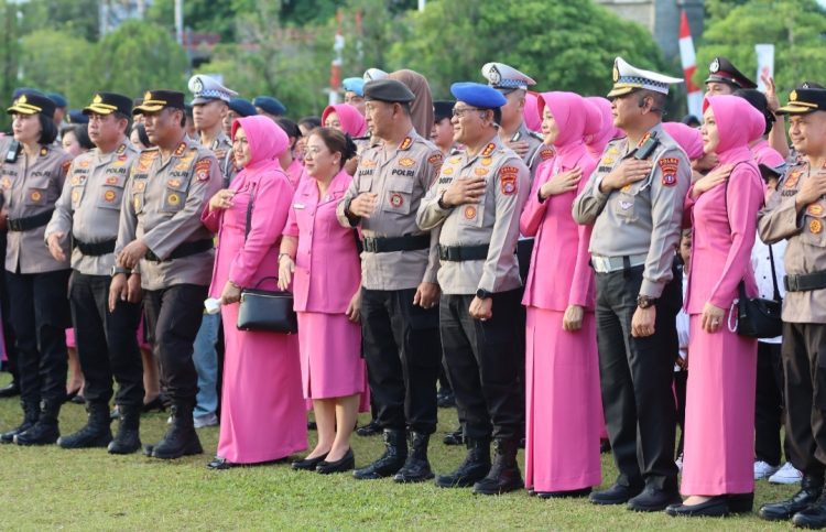 Kepolisian Daerah Kalimantan Tengah (Polda Kalteng) menggelar Upacara Korp Raport Kenaikan Pangkat setingkat lebih tinggi bagi 630 personel Polri dan ASN Polri, bertempat di Lapangan Barigas, Mapolda Kalteng, Senin (30/6/2025) pagi.