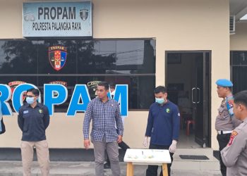 Polresta Palangka Raya terus menunjukkan komitmennya dalam memberantas penyalahgunaan narkoba di lingkungan internal dengan melaksanakan tes urine mendadak terhadap personel yang baru selesai menjalani penghadapan di kesatuannya.