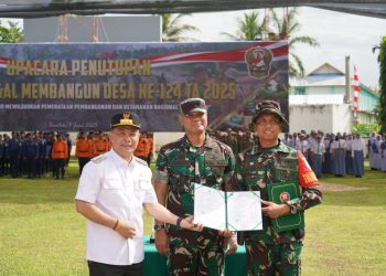 Program TNI Manunggal Membangun Desa (TMMD) Reguler ke-124 dengan tema "Dengan Semangat TMMD Mewujudkan Pemerataan Pembangunan Dan Ketahanan Nasiaonal di Wilayah" resmi ditutup hari ini dalam sebuah upacara yang digelar di Halaman Kantor Bupati Barito Selatan, Jalan Pelita Raya, Kelurahan Buntok Kota, Kecamatan Dusum Selatan, Kabupaten Barito Selatan, di tutup oleh Wakasad Letjen TNI Tandyo Budi R. S.sos. Pada hari Rabu (04/06/25).