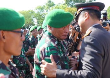 Kasdim 1016/Palangka Raya Letkol Arm Khazanatul Israr, S.Pd., M.M., menghadiri upacara peringatan Hari Ulang Tahun (HUT) Bhayangkara ke-79 yang digelar di Kantor Gubernur Jalan RTA Milono no.1 Kelurahan Menteng, Kecamatan Jekan Raya, Kota Palangka Raya, Kalimantan Tengah. Selasa (1/7/25).