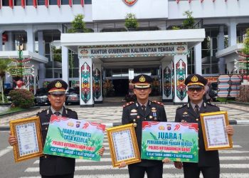 Polres kotawaringin Barat menerima penghargaan atas dedikasi Alhamdulillah atas kerja keras kawan2 semua Polres Kobar menjadi pemenang di 3 kategori lomba dan menjadi juara umum.