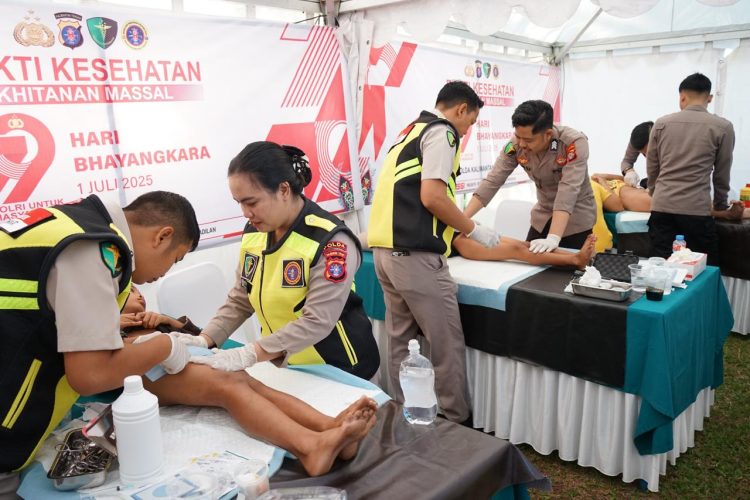 Pelayanan kesehatan ini diselenggarakan oleh Polda Kalteng melalui Bidang Kedokteran Kesehatan (Biddokkes), Rumah Sakit (Rumkit) Bhayangkara Tingkat III Palangka Raya dan Detasemen Kesehatan Wilayah (Dankesyah).