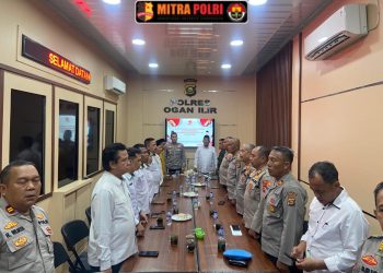Polres Ogan Ilir menggelar kegiatan Doa Bersama Lintas Agama pada Senin (30/6) pukul 16.00 WIB di Mapolres Ogan Ilir. Kegiatan ini berlangsung secara khidmat dan diikuti oleh unsur Forkopimda, tokoh agama (Toga), tokoh masyarakat (Tomas), serta perwakilan berbagai agama di Kabupaten Ogan Ilir.