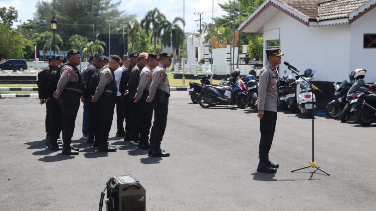 Polda Kalteng menggelar apel kesiapan pengamanan Aksi Damai Aliansi Tanah Air Melawan di Kantor DPRD Provinsi Kalimantan Tengah di Jalan S. Parman Palangka Raya, Rabu (2/7/2025) siang.