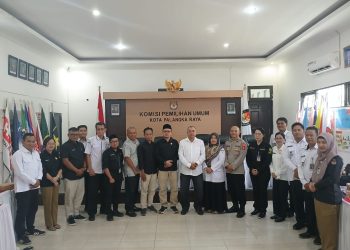 kehadiran Kasubbag Dalops Bagops Polresta Palangka Raya, Ipda Omar Rustafa, dalam kegiatan rapat pleno terbuka Pemutakhiran Data Pemilih Berkelanjutan (PDPB) Tahun 2025 Triwulan kedua, yang diselenggarakan oleh Komisi Pemilihan Umum (KPU) Kota Palangka Raya.