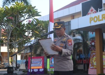 Kepala Bagian Logistik (Kabaglog) Polresta Palangka Raya, Polda Kalteng, Kompol Mangatur A. Tampubolon kembali berkesempatan untuk memimpin apel pagi yang dilaksanakan oleh kesatuannya.