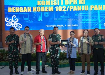 Komandan Korem (Danrem) 102/Pjg Brigjen TNI Wimoko S.E., M.Si., terima Kegiatan Kunjungan Kerja 4 Anggota DPR RI Komisi I ke Makorem 102/Pjg dalam rangka kesiapan Korem 102/Pjg dalam Tranformasi menjadi Kodam XXI/TB, bertempat di Makorem 102/Pjg Jl. Imam Bonjol, Palangka Raya, Kalimantan Tengah. Kamis (3/7/2025).