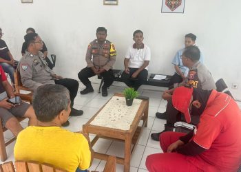Jajaran Polsek Bukit Batu Polresta Palangka Raya melaksanakan kegiatan problem solving atau penyelesaian masalah secara kekeluargaan antara warga dan pihak pengelola SPBU Tangkiling.