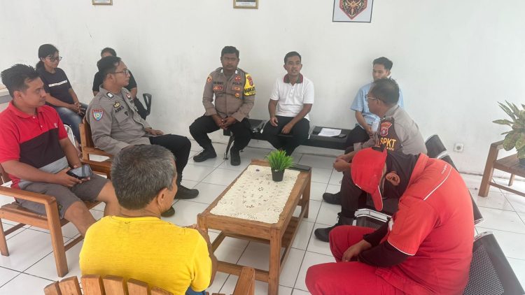 Jajaran Polsek Bukit Batu Polresta Palangka Raya melaksanakan kegiatan problem solving atau penyelesaian masalah secara kekeluargaan antara warga dan pihak pengelola SPBU Tangkiling.