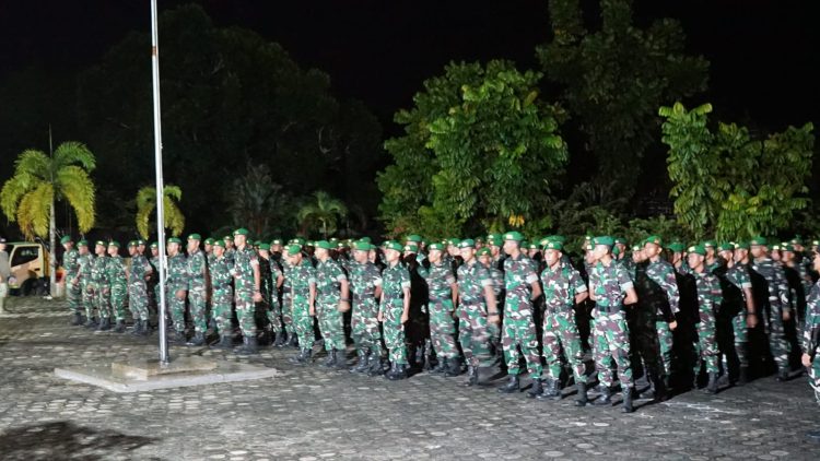 Komandan Kodim 1016/Palangka Raya Kolonel Arh Jimmy Hutapea ,S.E., M.I.Pol dalam hal ini diwakili Kasdim, didampingi Pabung 1016/Plk dan beberapa perwira staf, serta Danramil setempat, menyambut sebanyak 113 personel baru gelombang I Batalyon Infanteri Teritorial Pembangunan (Yonif TP) 830/Isen Mulang di Marshaling Area jalan Tjilik Riwut Km.30 Kelurahan Banturung Kecamatan Bukit Batu ,Wilayah Kodim 1016/Palangka Raya pada Minggu malam (6/7/25).