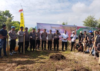 Polsek Pahandut Polresta Palangka Raya melaksanakan kegiatan monitoring penanaman jagung serentak kuartal III di Jalan Merdeka Utara, RT 5 RW 14, Kelurahan Bukit Tunggal, Kecamatan Jekan Raya, Rabu (9/7/2025).