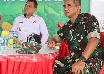 Dandim 1016/Plk yg diwakili Kasdim 1016/Plk Letkol Arm Khazanatul Israr, S.Pd., M.M., menghadiri kegiatan penanaman jagung serentak yang digelar di lahan perhutanan sosial yang ada di jalan Tumbang Talaken Kelurahan Pager Kecamatan Rakumpit Kota Palangka Raya, Rabu (9/7/25).