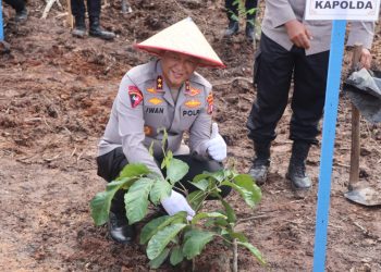 Kegiatan ini dihadiri langsung oleh Kapolda Kalteng Irjen Pol Iwan Kurniawan didampingi perwakilan Gubernur Kalimantan Tengah, para Pejabat Utama Polda Kalteng, serta unsur Forkopimda Kabupaten Pulang Pisau.