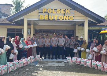 Polres Nagan Raya kembali menunjukkan kepeduliannya terhadap masyarakat melalui kegiatan Jumat Berkah, dengan membagikan sembako kepada warga yang membutuhkan di Kecamatan Beutong