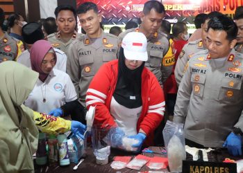 Kepolisian Resor Kotawaringin Timur menggelar press release pengungkapan kasus narkotika hasil dari pelaksanaan Operasi Antik Telabang 2025, yang berlangsung di lobi Mapolres Kotim, Jumat (11/7/2025) Pagi.