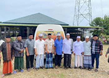 Jamaluddin Idham, S.H., M.H., Anggota DPR RI dari Fraksi PDI Perjuangan, menyerahkan satu unit mobil operasional kepada Abuya Syehk H. Amran Waly Al-Khalidi. Prosesi penyerahan berlangsung dalam kebersamaan para jamaah Majelis Pengkajian Tauhid Tasawuf (MPTT), yang selama ini menjadi bagian penting dari gerakan dakwah Abuya dalam menegakkan nilai-nilai tauhid dan tasawuf di tengah masyarakat.