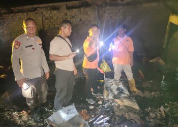Enam bangunan kios yang berada di Jalan RTA Milono Km.9, Kelurahan Kereng Bangkirai, Kecamatan Sabangau, Kota Palangka Raya dilalap si jago merah pada Minggu (13/7/2025) sekitar pukul 18.10 WIB.
