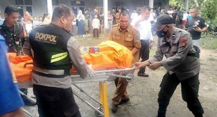 Korban diketahui bernama Muhammad Rizki Ramadan (25), seorang honorer yang bertugas di Dinas Pemadam Kebakaran dan Satuan Polisi Pamong Praja (Satpol PP) Kabupaten OKI. Ia ditemukan dalam kondisi tidak bernyawa, tergantung di kamar mandi bagian belakang indekosnya.