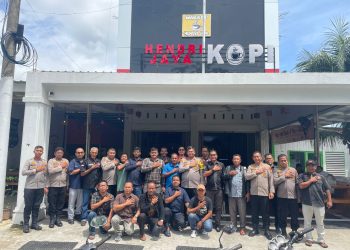 Kapolres Nagan Raya AKBP Benny Bathara, S.I.K., M. I.K., menggelar kegiatan coffee morning bersama insan pers di salah satu warung kopi komplek perkantoran Suka Makmue, Selasa, 15 Juli 2025.