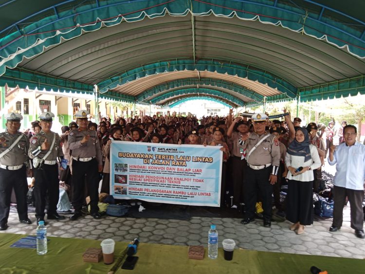 Satuan Lalu Lintas (Satlantas) Polresta Palangka Raya melaksanakan kegiatan edukatif bertajuk “Police Goes To School” di MTSN 2 Jalan Tjilik Riwut Km 7 Kota Palangka Raya, Selasa (15/07/2025) pukul 07.30 WIB.