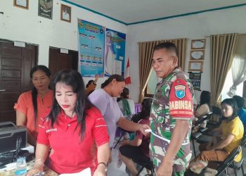 Babinsa Koramil 1016-03/Sepang, Serma Helprit mendampingi Petugas Kesehatan Puskesmas, Bidan Desa (Bindes) Kader Posyandu melaksanakan kegiatan Posyandu Lansia. Kegiatan berlangsung di Gedung Posyandu Desa Rangan Tate, Kecamatan Mihing Raya, Kabupaten Gunung Mas
Rabu (18/12/2024).