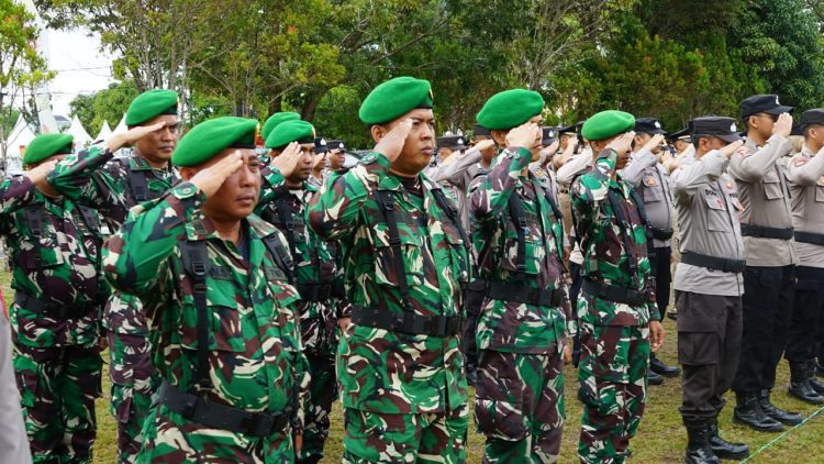 Perwira Penghubung (Pabung) Gunung Mas Kodim 1016/Palangka Raya Letkol Inf Mahsun Abadi,S.Ag menghadiri Upacara Peringatan Hari Jadi ke-60 Pemerintah Kota dan Hari Jadi ke-68 Kota Palangka Raya, Kamis (17/07/2025).