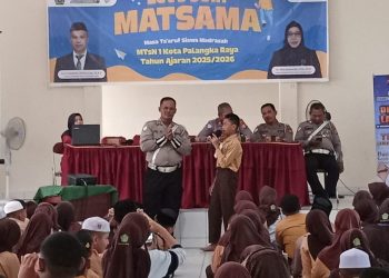 Satuan Lalu Lintas Polresta Palangka Rayakembali menggelar program “Police Goes To School” melalui kegiatan Dikmas Lantas yang kali ini dilaksanakan di MTSN 1 Kota Palangka Raya, Jalan As Nasution, Kamis, (17/07/2025).