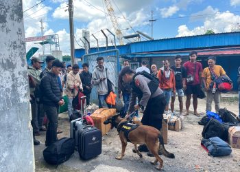 Personel Unit K-9 Ditsamapta Polda Kalimantan Tengah (Kalteng) bersama Polres jajaran melaksanakan pengecekan sekaligus pengamanan di Pelabuhan Sampit, Jl. Usman Harun, Kotawaringin Timur, Kalimantan Tengah.