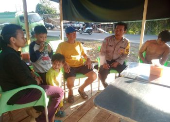Bertempat di warung milik Bapak Yohanes Agus Roji, Jalan Palangka Raya–Bukit Rawi, Kelurahan Pahandut, Kecamatan Pahandut, Bhabinkamtibmas memfasilitasi mediasi atas keributan yang terjadi antara Anggela dan Stevanus.