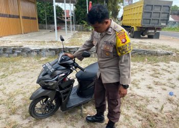 personel Piket SPKT Regu II Polsek Sabangau Polresta Palangka Raya langsung bergerak menuju lokasi kecelakaan lalu lintas yang terjadi di Jl. Mahir Mahar KM 20, Kelurahan Kalampangan, Kecamatan Sabangau, Rabu (23/7/2025) pagi.