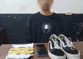Seorang pria berusia 23 tahun berinisial TMJK alias Khezi, warga Kelurahan Aertembaga, Kecamatan Aertembaga, diamankan di Pelabuhan Samudera Bitung, Kelurahan Pateten, Kecamatan Bitung Timur, pada Selasa malam (22/7/2025) sekitar pukul 22.00 WITA.
