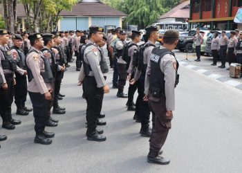 Polresta Palangka Raya menggelar apel kesiapan personel dalam rangka pengamanan aksi damai Gerakan Tolak Intoleransi Kalteng (GERTAK) yang akan dilaksanakan di depan Kantor Gubernur Kalimantan Tengah, Jalan RTA Milono, Kamis (24/7/2025).