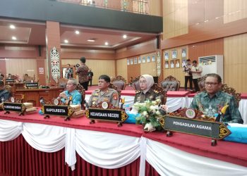 Polresta Palangka Raya turut menghadiri Rapat Paripurna Ke-11 Masa Persidangan III Tahun Sidang 2024/2025 DPRD Kota Palangka Raya yang digelar di Ruang Sidang Paripurna DPRD, Komplek Perkantoran Pemerintah Kota Palangka Raya. Jum,at 25/7/2025.