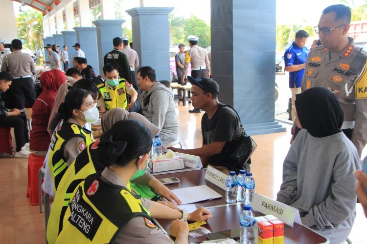 Kegiatan ini dilaksanakan langsung di lokasi Operasi Patuh bertempat di depan terminal W.A. Gara Kota Palangka Raya, oleh tim Kesehatan Mobile (Kesmob) Rumkit Bhayangkara sebagai bentuk apresiasi kepada masyarakat yang telah mematuhi aturan lalu lintas.