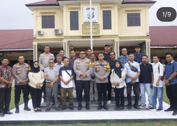 Kapolres Kampar AKBP Boby Putra Ramadhan Sebayang melaksanakan silaturahmi dengan awak media di Kabupaten Kampar untuk perkuat Sinergitas, bertempat di ruang data Polres Kampar, Jum'at (25/7/2025) siang.
