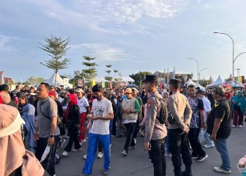 Polresta Palangka Raya melaksanakan pengamanan secara intensif menjelang kegiatan Jalan Sehat dan Launching Turnamen Olahraga Gubernur Cup 2025 yang dipusatkan di kawasan Bundaran Besar, Kota Palangka Raya, Minggu (27/7/2025).