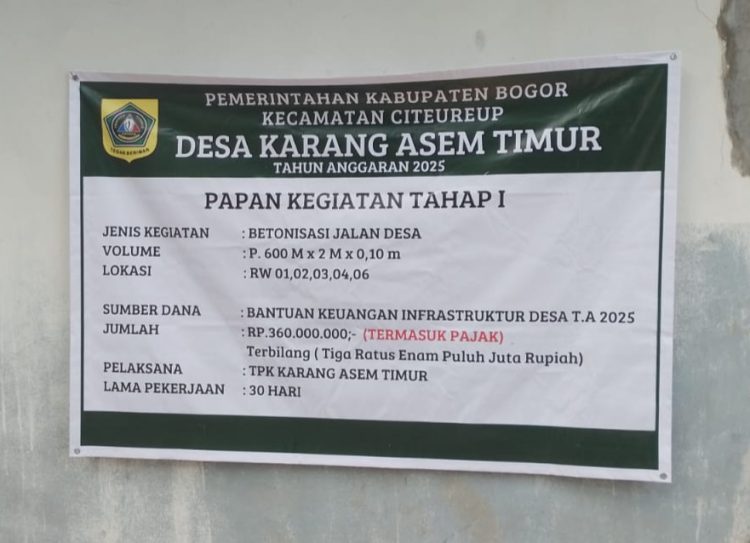 Papan Anggaran Betonisasi Jalan Desa Karang Asem Timur Tahap I sepanjang 600 m, Lebar 2 m dan Tinggi 10 cm. Foto. Dok: RH/Mitrapolri.com)