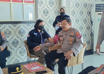 Polresta Palangka Raya langsung menggelar pemeriksaan kesehatan rutin bagi personel, bertempat di lobi utama Mapolresta Palangka Raya, Selasa (29/7/2025).