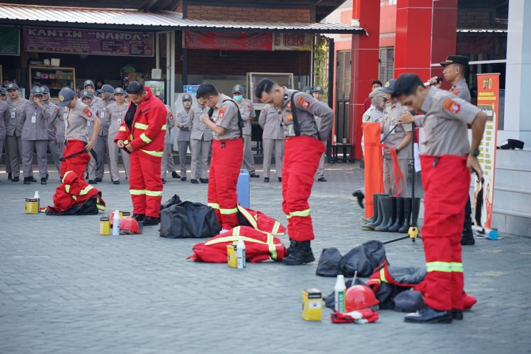 Kegiatan yang diikuti seluruh personel Rumkit Bhayangkara usai apel pagi ini, berlangsung di Halaman Gedung Presisi Rumkit Bhayangkara setempat, Rabu (30/7/2025).